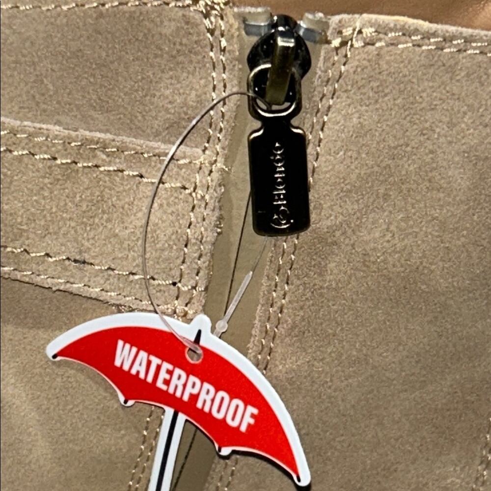 Blondo Dagger Leather Lug Boot with Waterproof Sole Seam Color Sand Size 8 - Picture 6 of 8